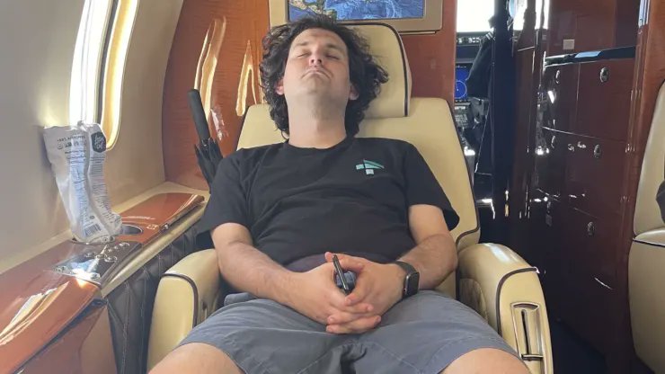 Sam Bankman Fried relaxing on an airplane
